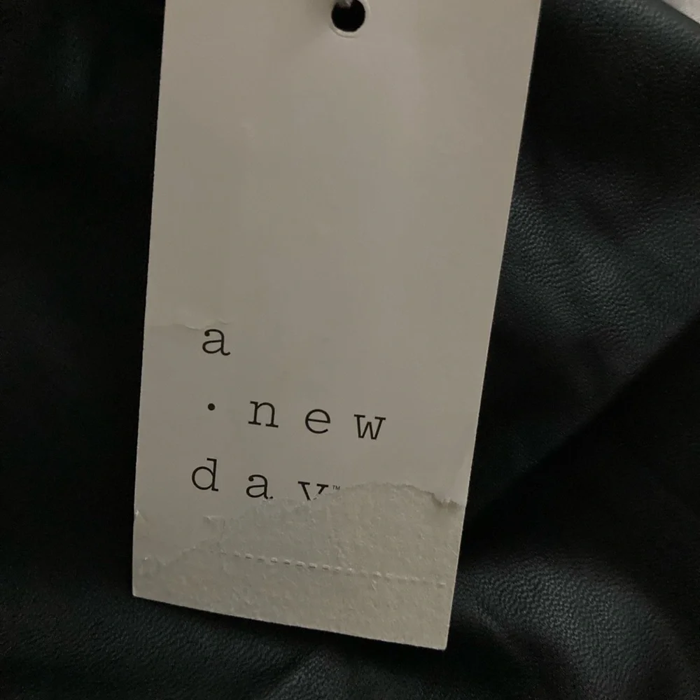 COPY - NWT Faux Leather Wonens skirt SZ L - Picture 3 of 4